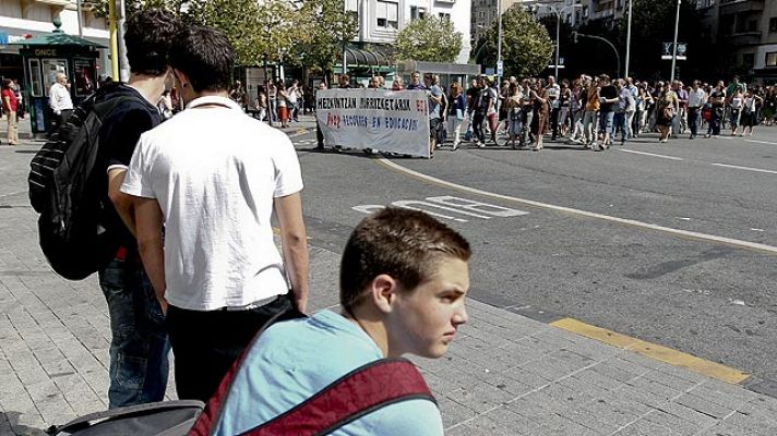 Telediario 1 - Profesores, alumnos y padres se manifiestan en Madrid contra los recortes en educación