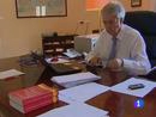 Telediario 1 - LA ONU permite a España descongelar 350 millones de Gadafi