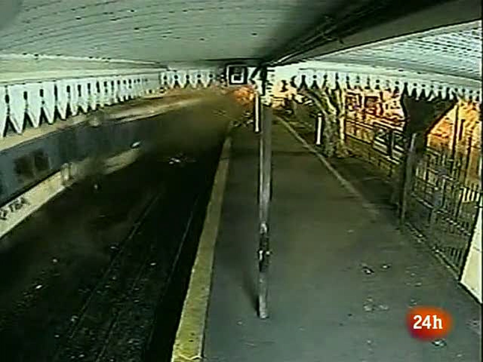 Informativo 24h Nuevas imágenes del choque entre un tren y un autobús