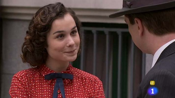 Amar en tiempos revueltos - Asun y Héctor, una nueva amistad