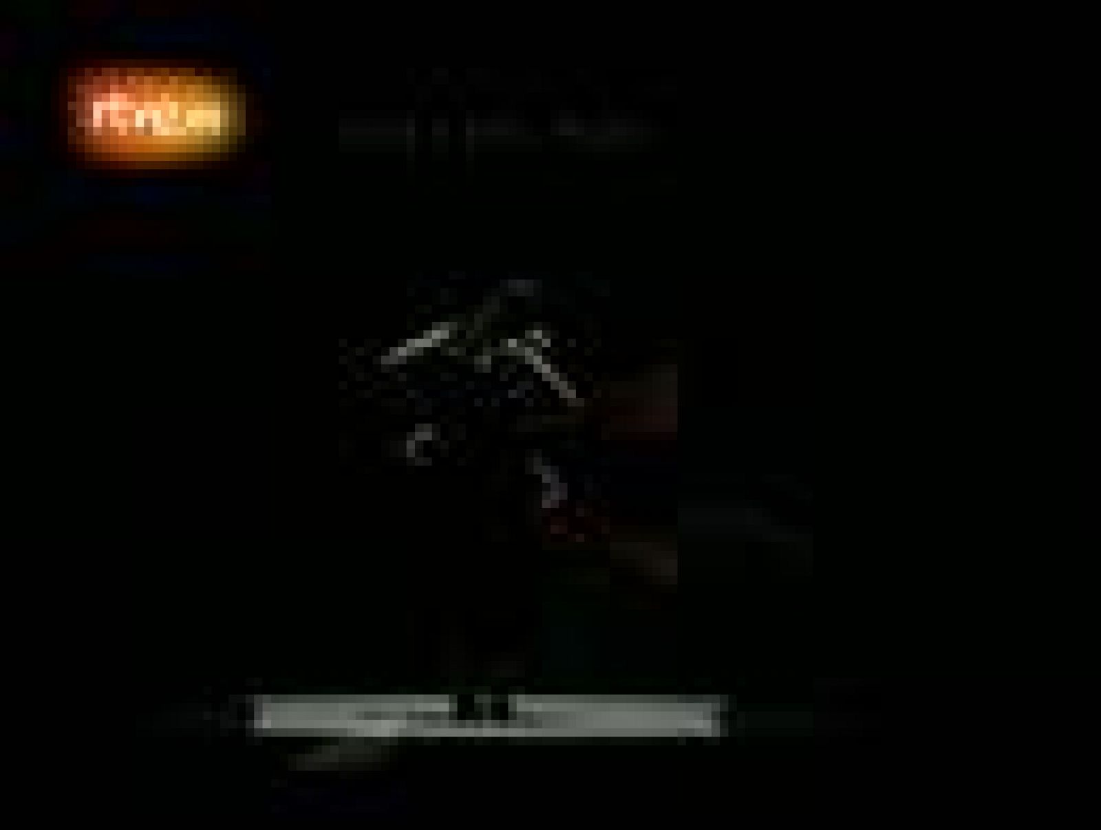 Emocionante último desfile de Jesús del Pozo | Ver