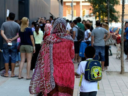 Telediario 1 - Se abre el debate de los uniformes