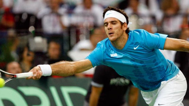 El equipo argentino se pone 0-2 ante Serbia, vigente campeona, que no pudo contar con Novak Djokovic