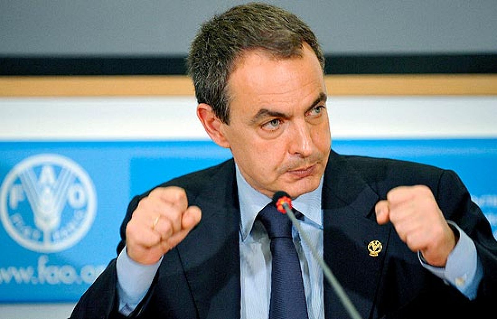 El presidente del Gobierno critica a los países "egoístas" que reducen la ayuda al desarrollo.