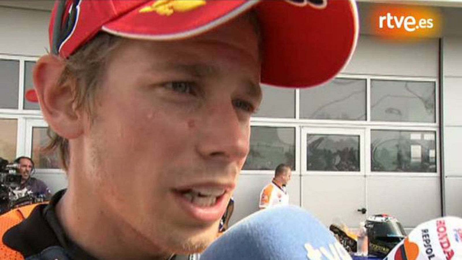 Stoner se lleva su novena 'pole' del año | Ver