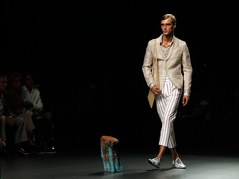  Desfile íntegro de Devota&Lomba