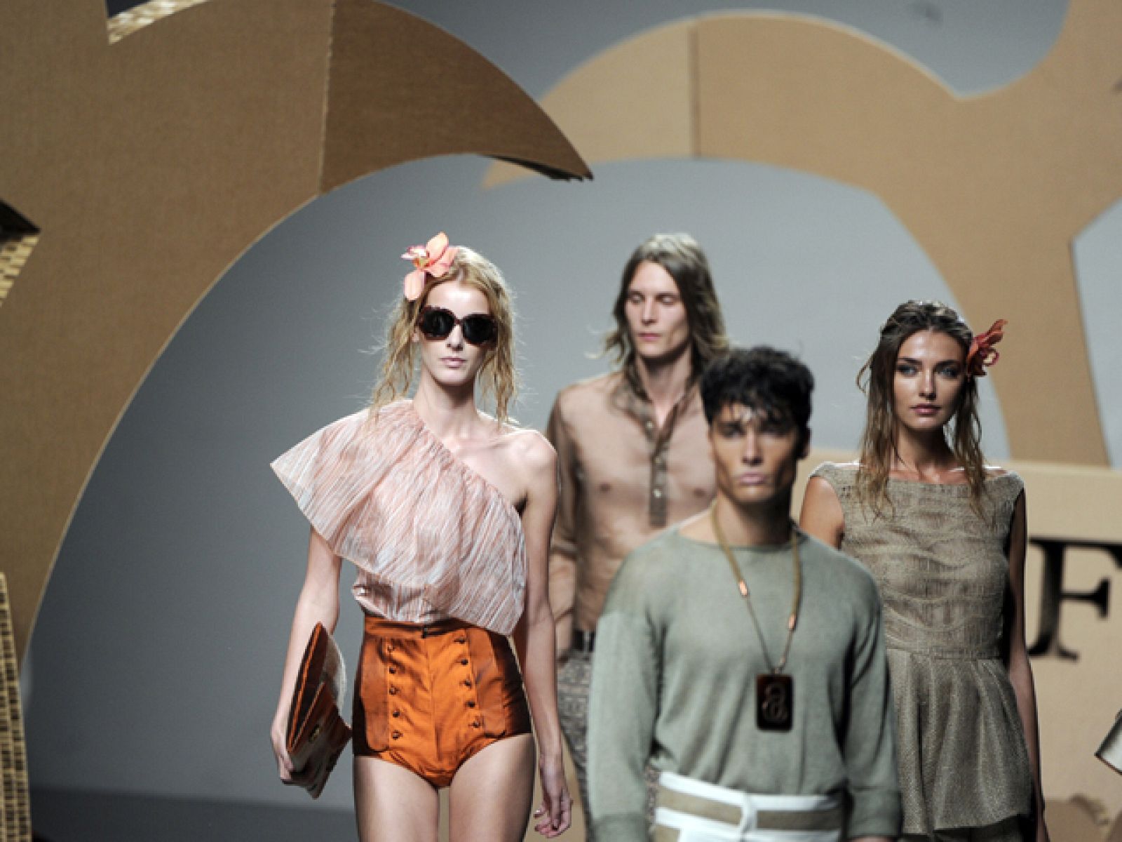 Desfile íntegro de Ion Fiz | Ver