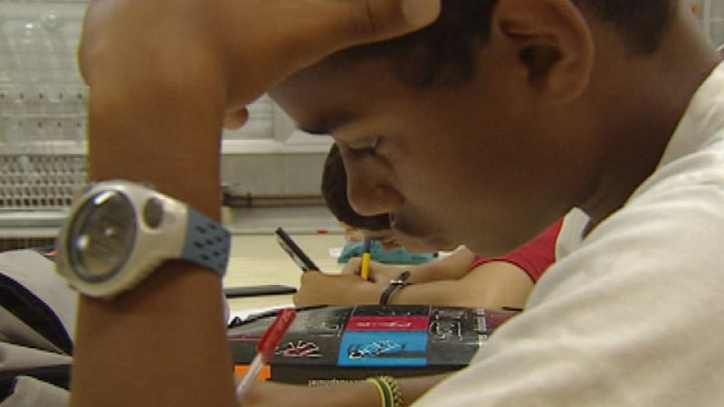 Para las familias en riesgo de exclusión social, inmigrantes o niños enfermos, ir al colegio es un éxito 