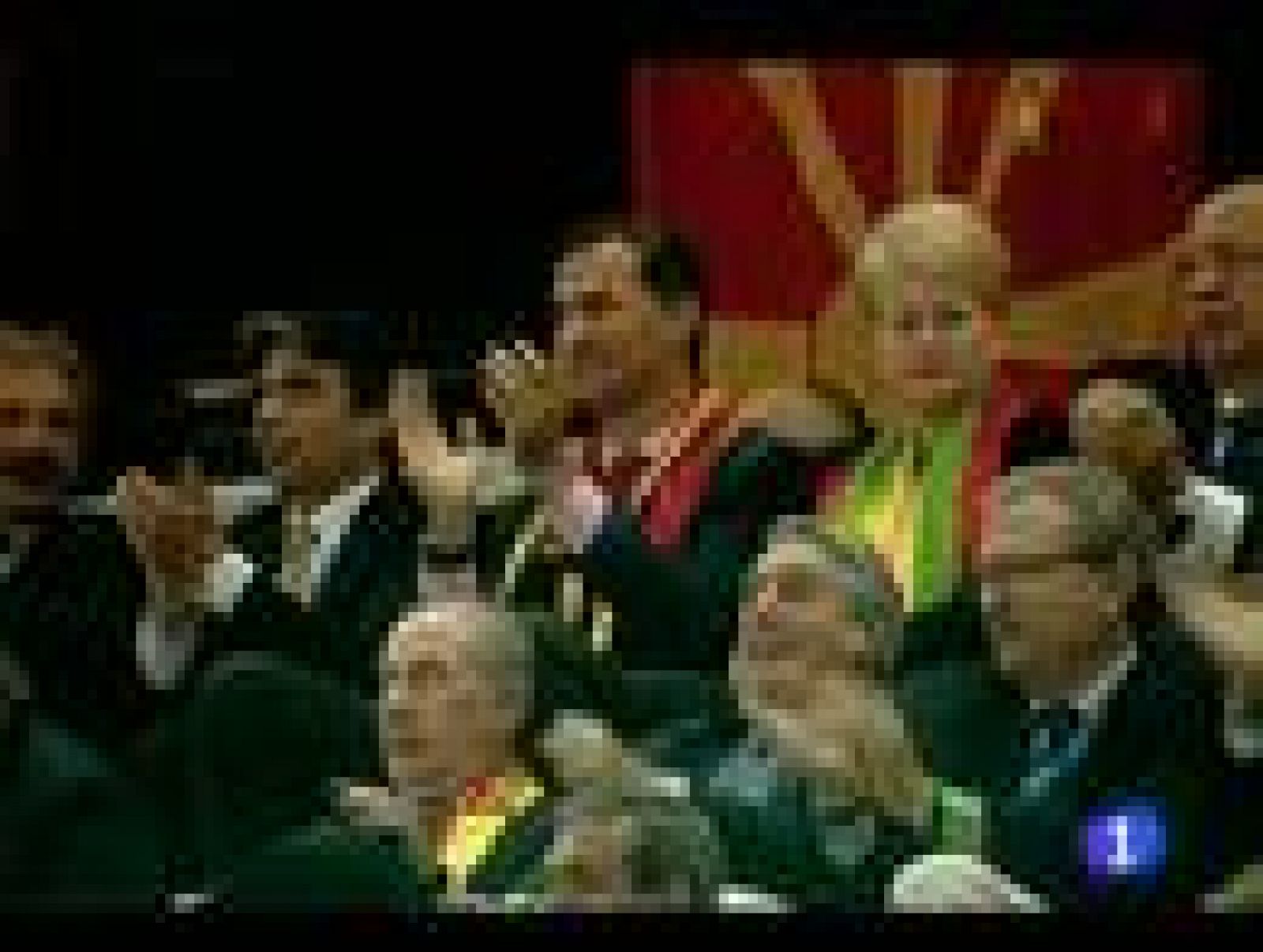 Don Felipe estuvo presente en la final, ganada por España, e hizo entrega del trofeo del Eurobasket