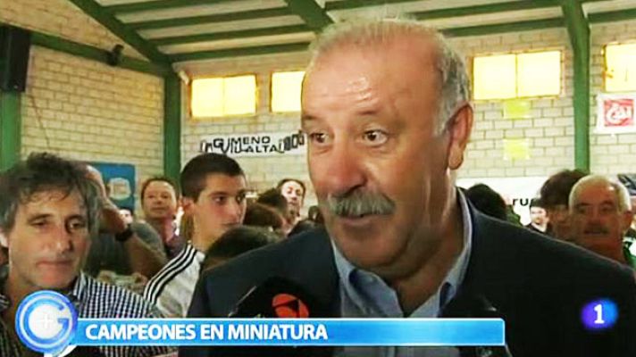 +Gente - Del Bosque juega al futbolín