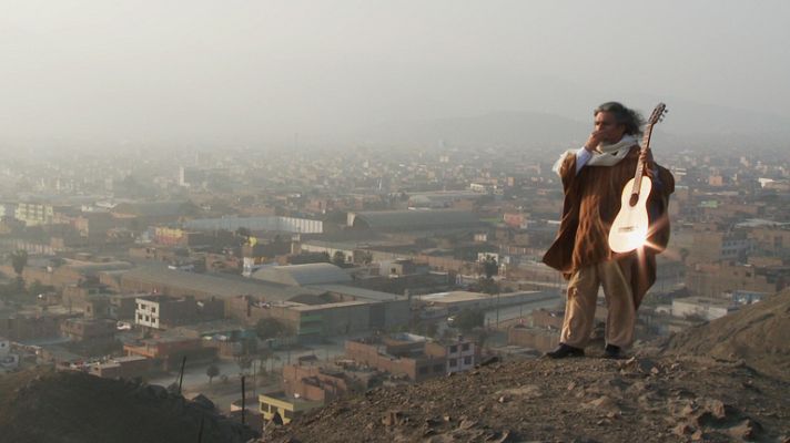 Entre2aguas - Contenido extra capítulo 6 'Entre2aguas': Manuelcha Prado toca la guitarra en Lima