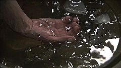 Águila Roja - Gonzalo alivia su dolor en hielo