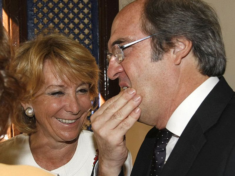  Aguirre le pide entre risas que dimita al ministro Gabilondo