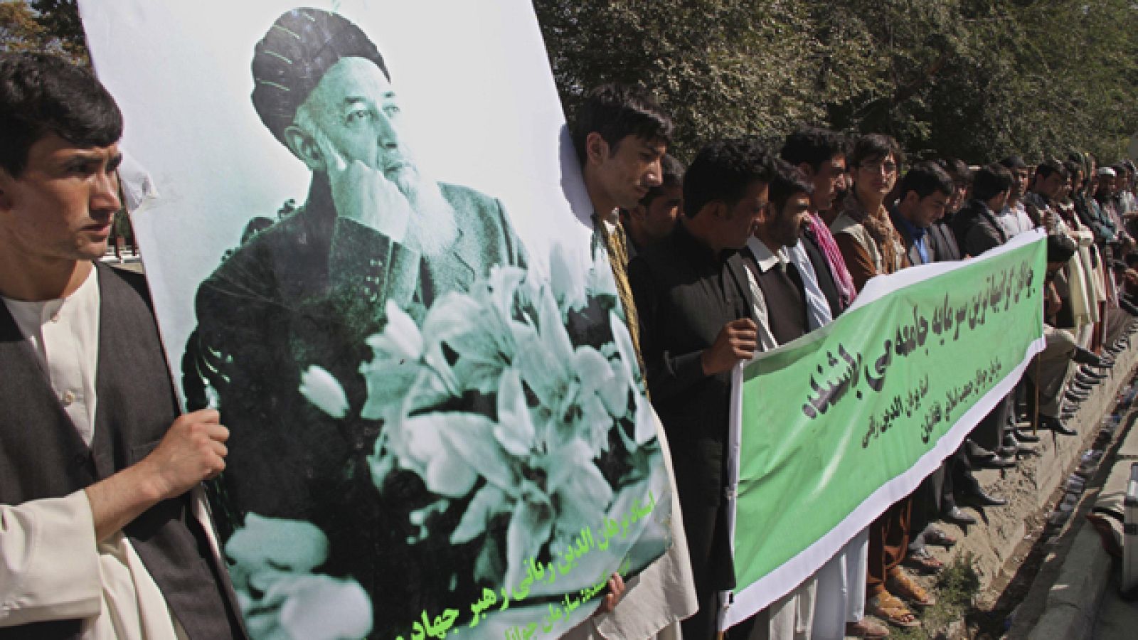 Manifestación contra el terrorismo frente a la casa del expresidente afgano Rabbani 