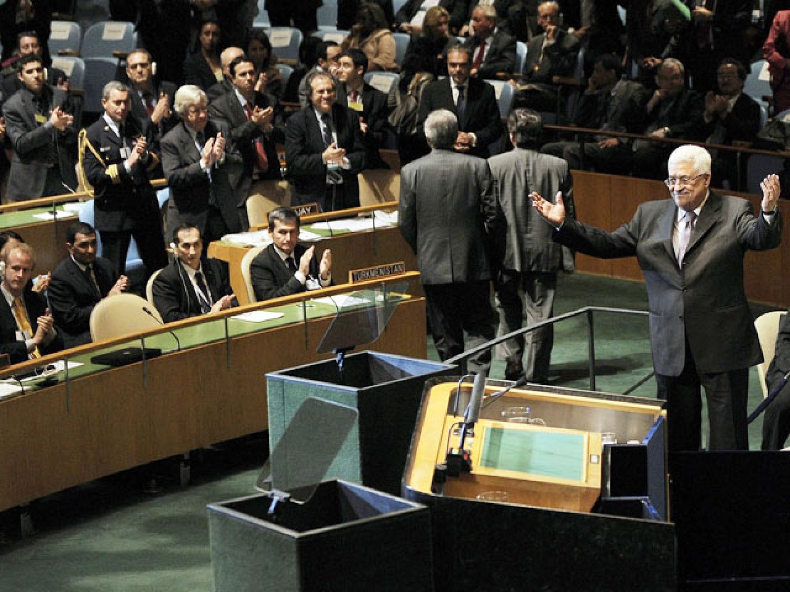 Abbás entrega la petición de reconocimiento de estado palestino a Ban Ki Moon