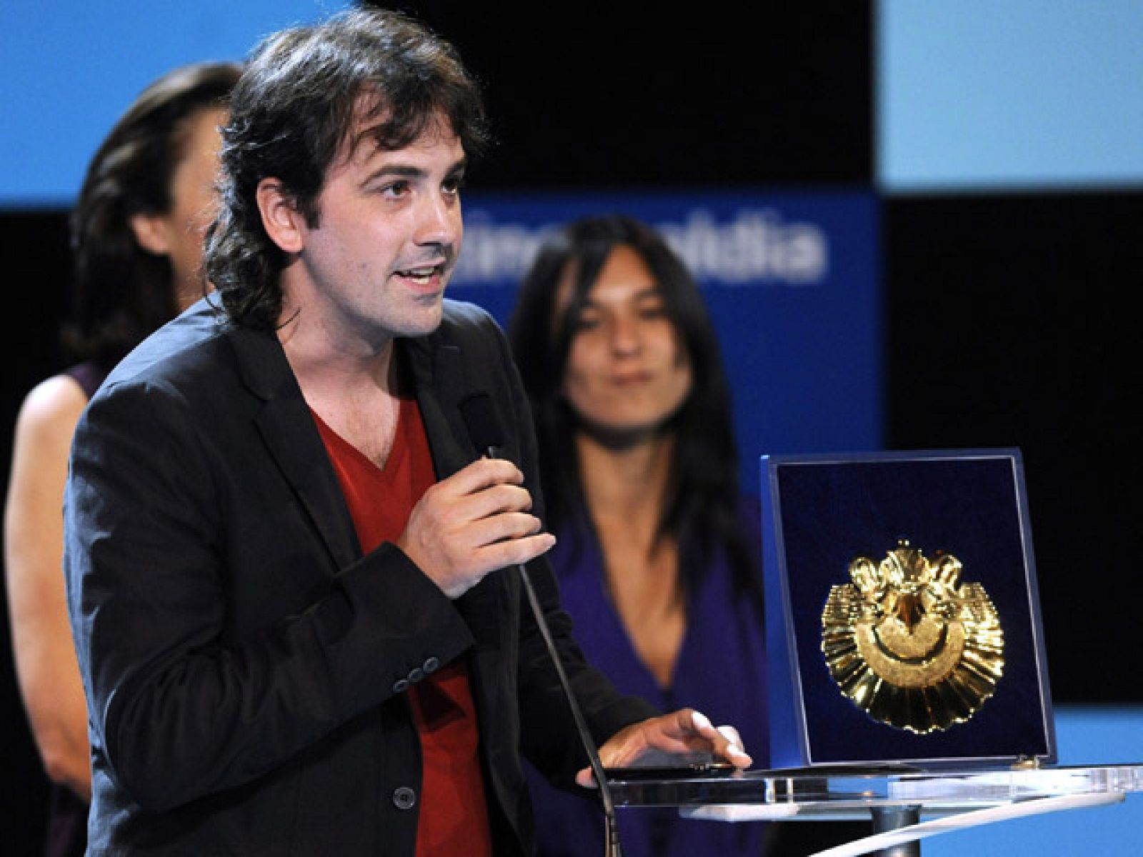 'Los pasos dobles' de Isaki Lacuesta gana la Concha de Oro en San Sebastián