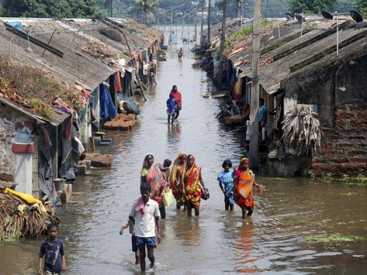 Informativo 24h - Fuertes lluvias e inundaciones dejan cerca de un centenar de fallecidos en la India