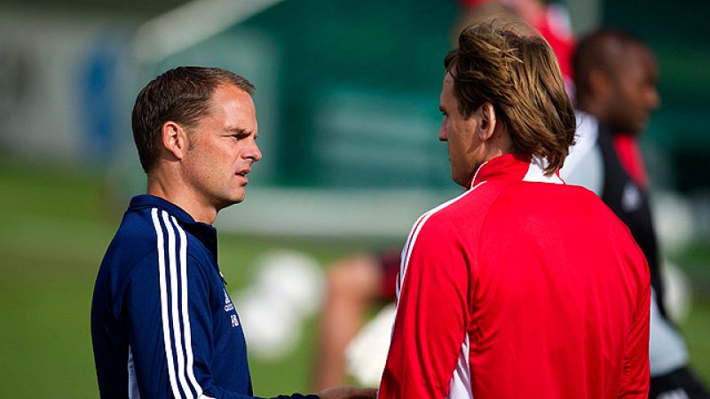 El Ajax de Amsterdam ya está en Madrid para enfrentarse al equipo que dirige Jose Mourinho. El portugués no podrá sentarse en el banquillo del Bernabéu por su sanción pero a pesar de ello, el entrenador del Ajax, Frank De Boer, ha elogiado al luso.