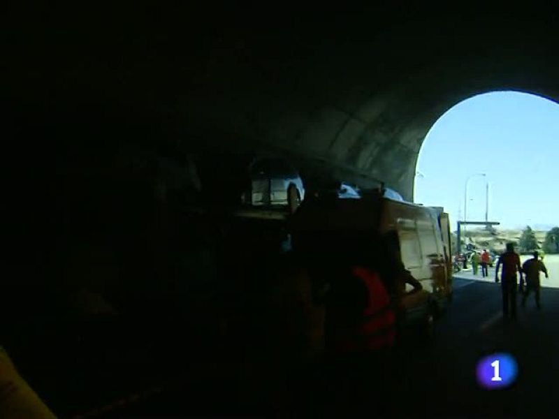  Circulación sin problemas en un túnel de la A-1, tras el incendio de un camión