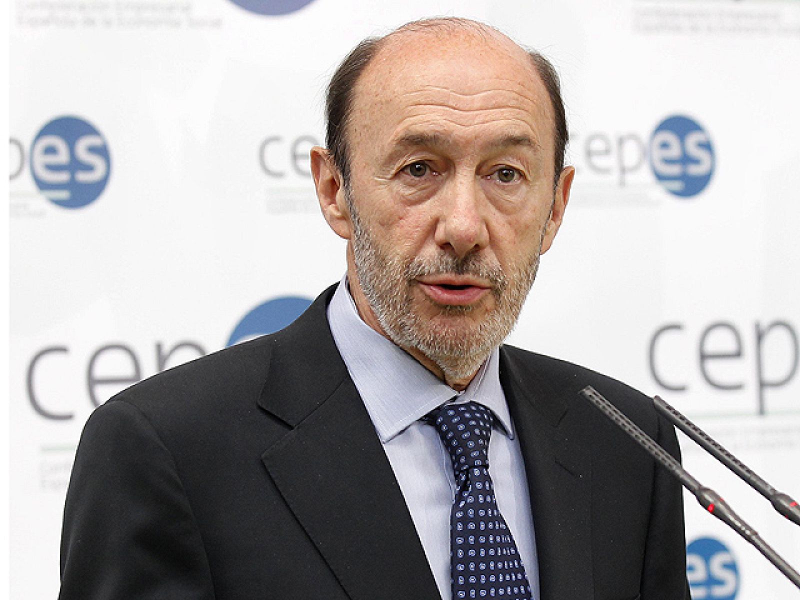 Rubalcaba promete no congelar ni pensiones ni sueldos de funcionarios