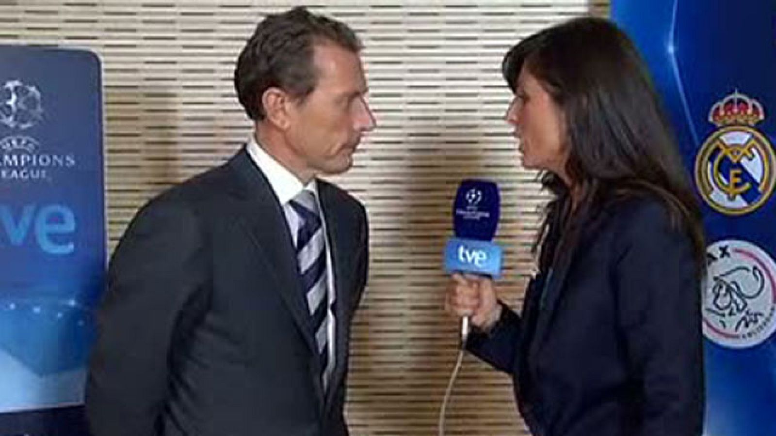 El director de Relaciones Institucionales del Real Madrid, Emilio Butragueño, ha felicitado a su equipo por la victoria ante el Ajax. Cree que los tres han sido  grandes goles, en especial el de Cristiano Ronaldo.