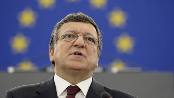 Barroso defiende que Grecia seguirá en el euro