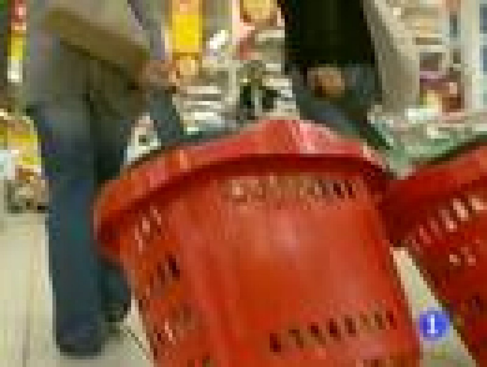 Los españoles gastan 400 euros menos en la cesta de la compra