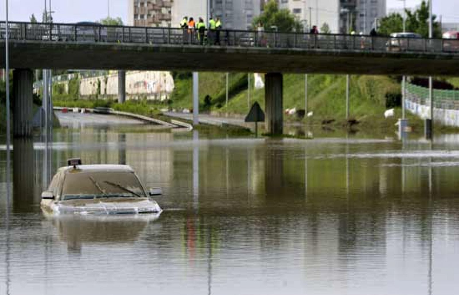 Las intensas lluvias registradas desde la última semana de abril y en mayo han batido récords históricos en la cuenca del Ebro, sobre todo en La Rioja, donde se ha superado los 200 litros por metro cuadrado, Zaragoza y Teruel.