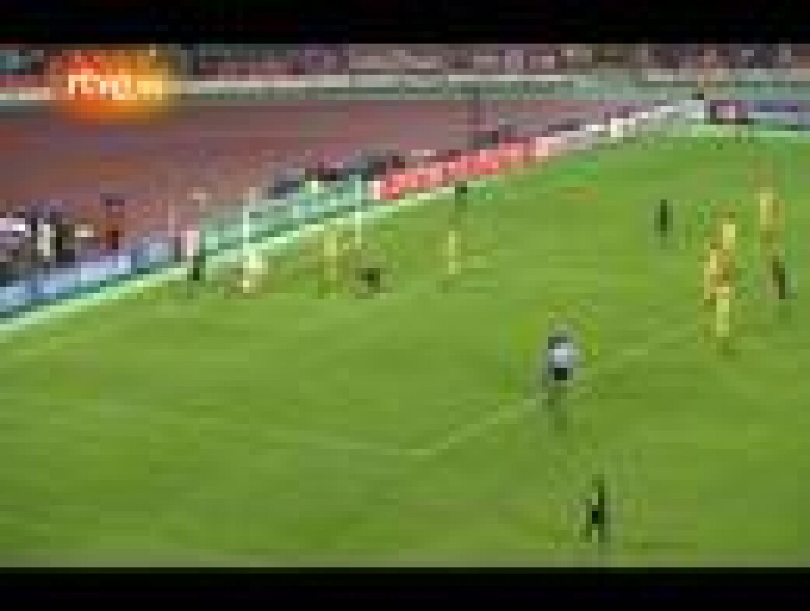 El lateral derecho del Bate Borisov Volodko ha abierto el marcador a favor del FC Barcelona por medio de un involuntario gol en propia puerta. 