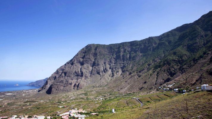 Telediario 1 - La situación en El Hierro se estabiliza y los niños vuelven a clase
