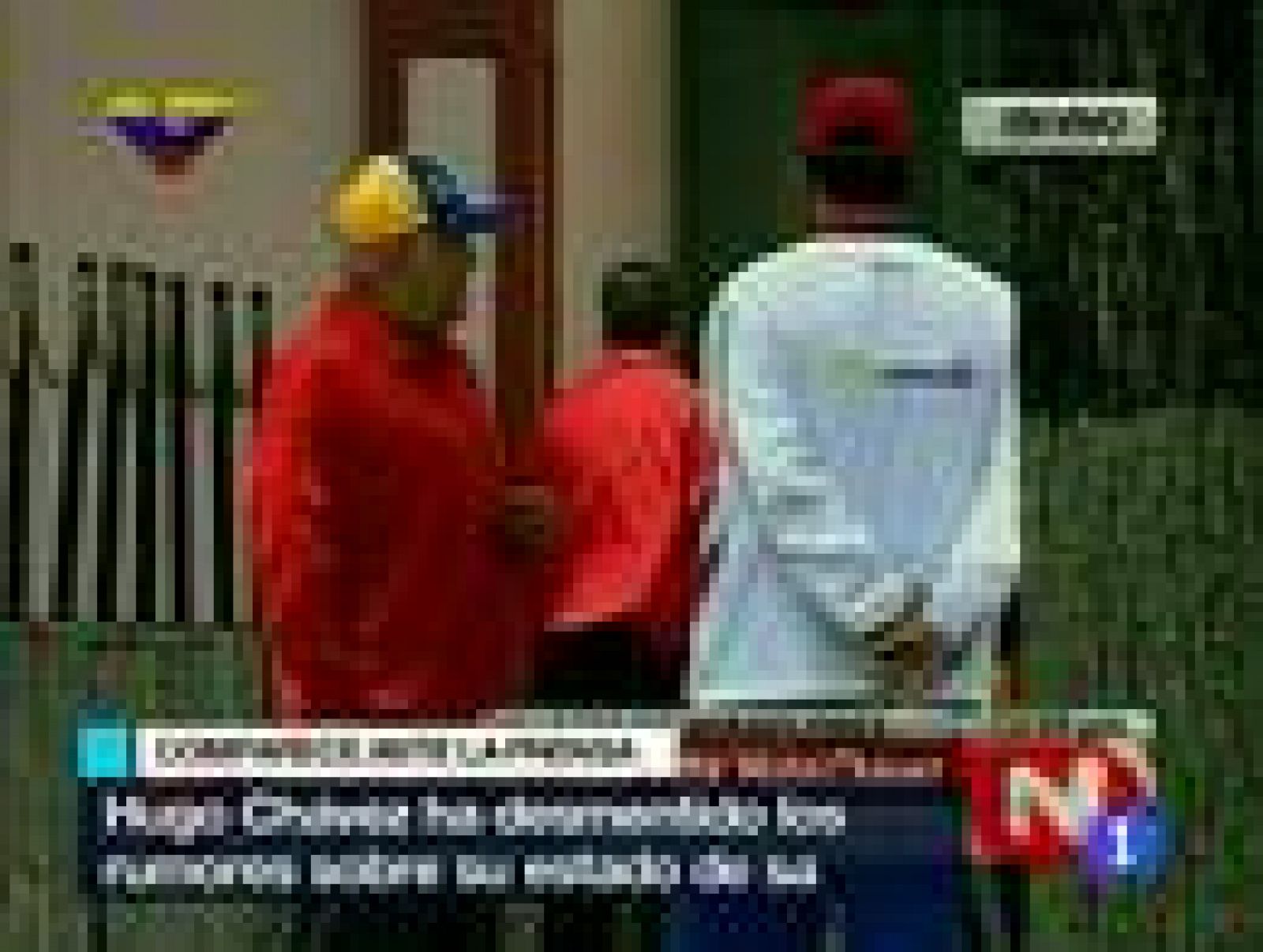 Hugo Chávez ha aparecido en televisión jugando al béisbol para desmentir que había sido ingresado de urgencia por un fallo renal. La información la había publicado un periódico de Miami. El presidente venezolano regresó a su país la semana pasada 