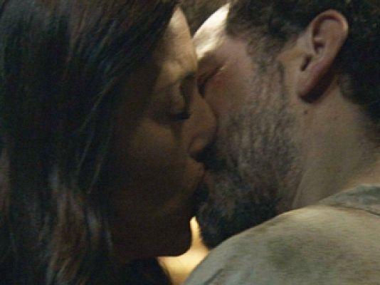 Águila Roja - Cipri y Catalina desatan su pasión