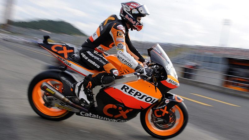 Marc Márquez dio un nuevo paso hacia su cada vez más  cercano objetivo de dar alcance al líder del Campeonato, Stefan  Bradl, y situarse al frente de la clasificación general. El leridano  superó al rival más correoso del fin de semana, el suizo Thom