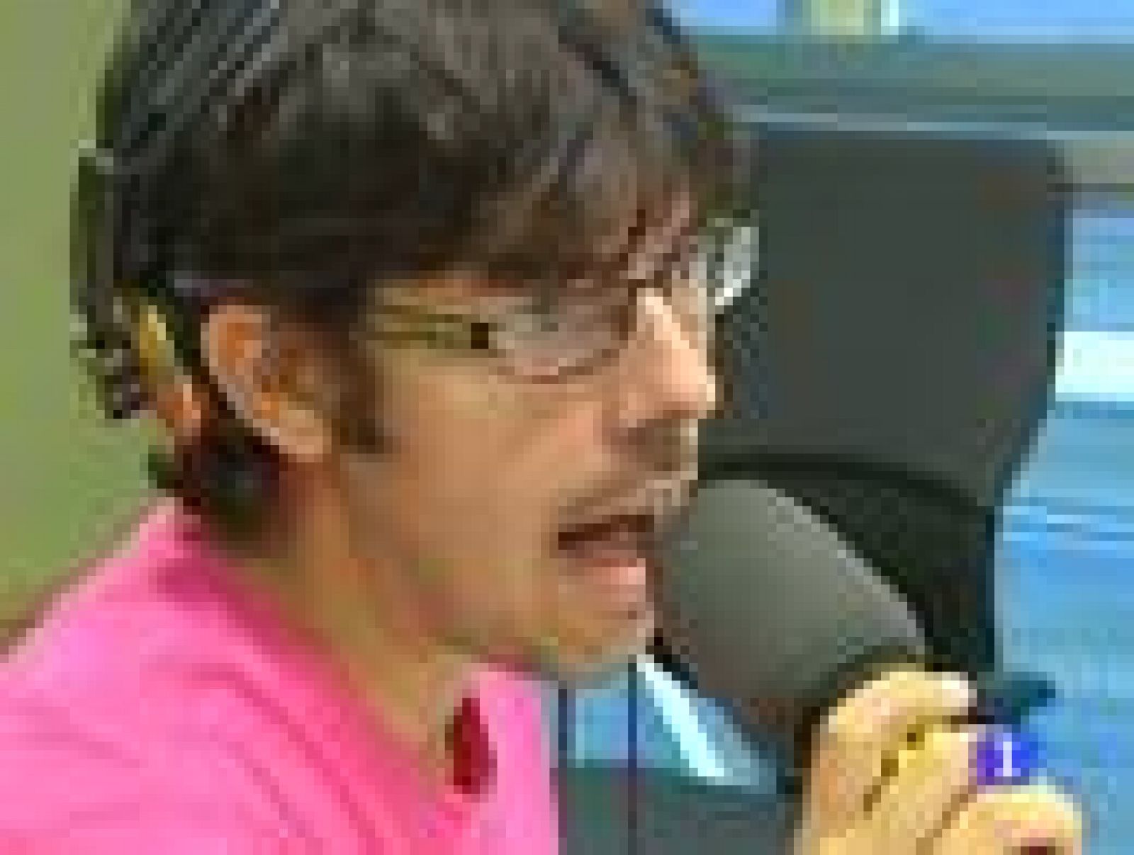 A pesar de que tanto PP como PSOE respaldan a las radios españolas, los narradores de las radios españoles continúan obligados a retransmitir los partidos desde los estudios radiofónicos.