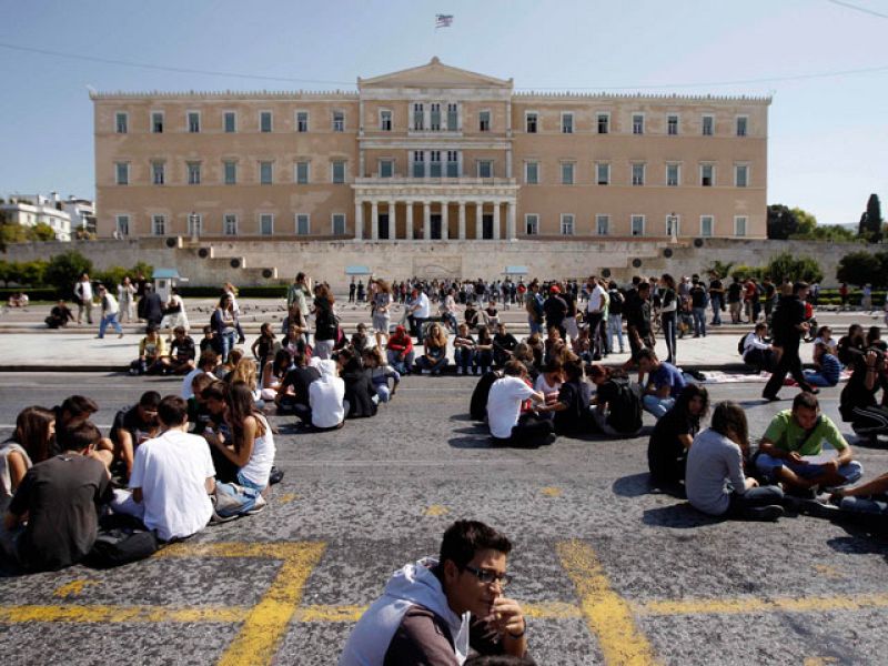 Grecia profundiza en su crisis y avanza que su deuda pública supondrá el 172,7% del PIB en 2012