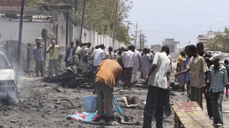 Un atentado cometido por las milicias islamistas deja 65 muertos en Mogadiscio 
