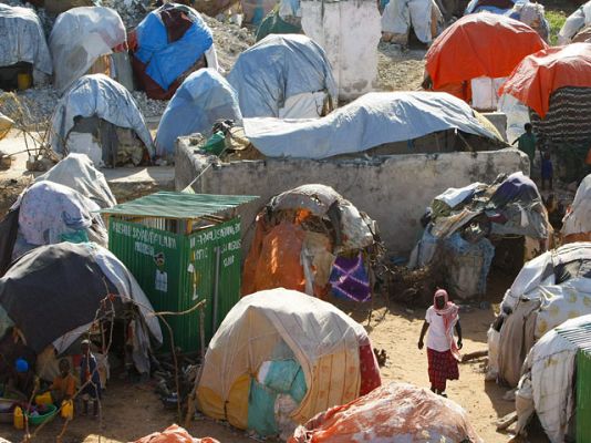 Telediario 1 - La cifra mundial de refugiados asciende a 44 millones