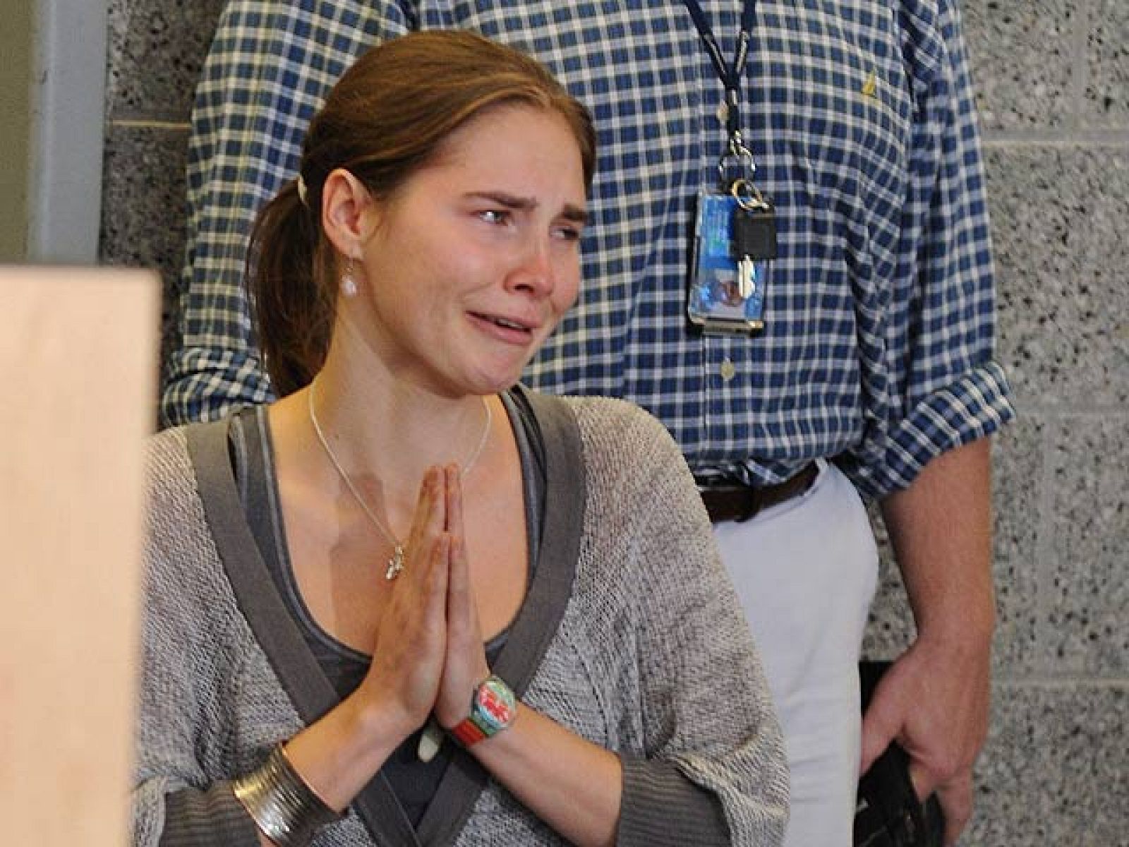 Amanda Knox, "abrumada" a su regreso a EE.UU. tras cuatro años de prisión en Italia