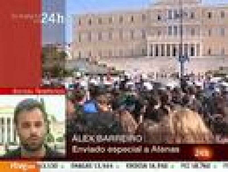 Miles de personas se manifiestan en Atenas contra los nuevos recortes del Gobierno