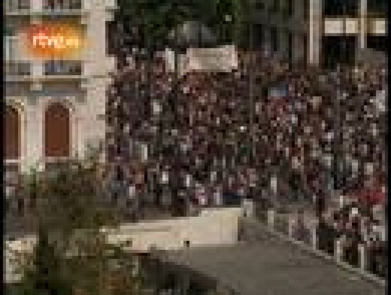 Enfrentamientos en las calles de Atenas tras las manifestaciones durante la quinta huelga general