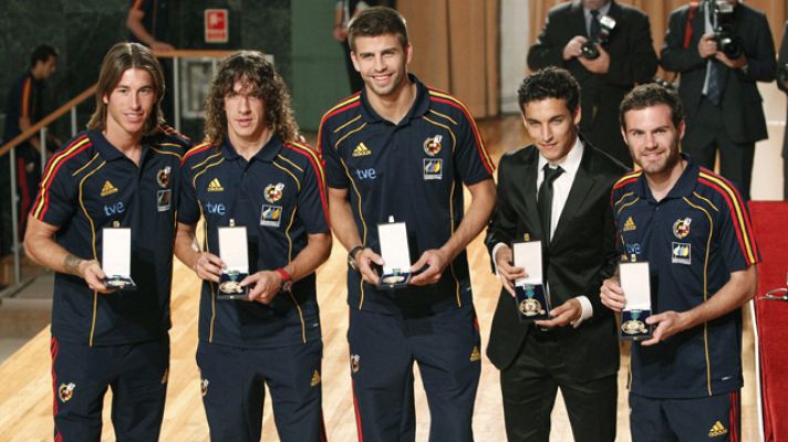 Telediario 1 - La 'Roja', Oro al mérito deportivo