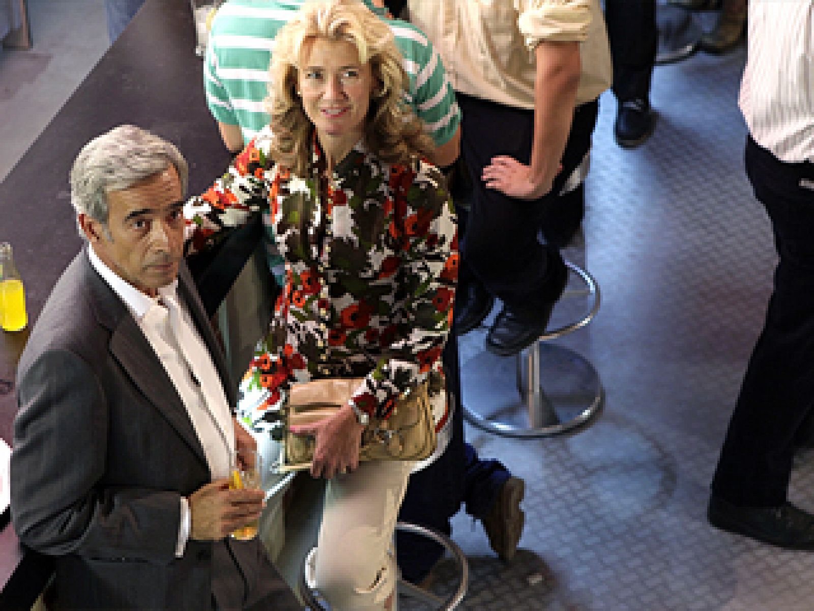 Cuéntame cómo se hizo - Capítulo 219: "Una venta con freno y marcha atrás"