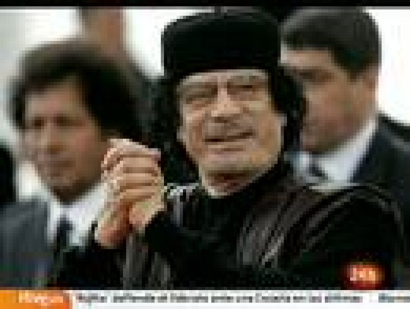  Muamar el Gadafi ha vuelto a dirigirse a sus seguidores en un nuevo mensaje grabado. Lo ha emitido la cadena de televisión siria Arrai. Gadafi ha amenazado a los líderes internacionales que han reconocido al nuevo Gobierno libio. 