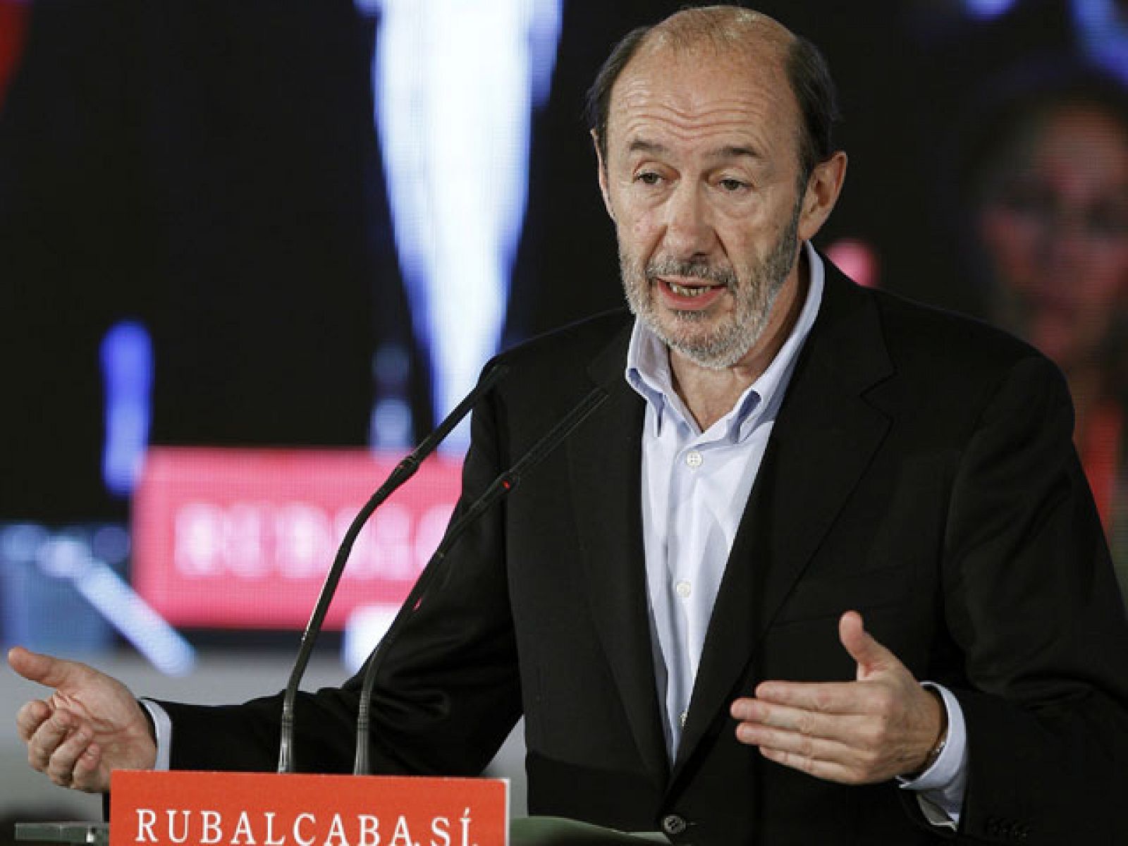 Rubalcaba: "Un político, un sueldo" | Ver