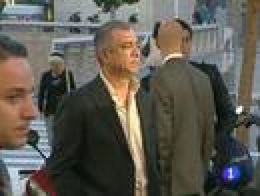 Telediario 1 - Laporta se sienta en el banquillo