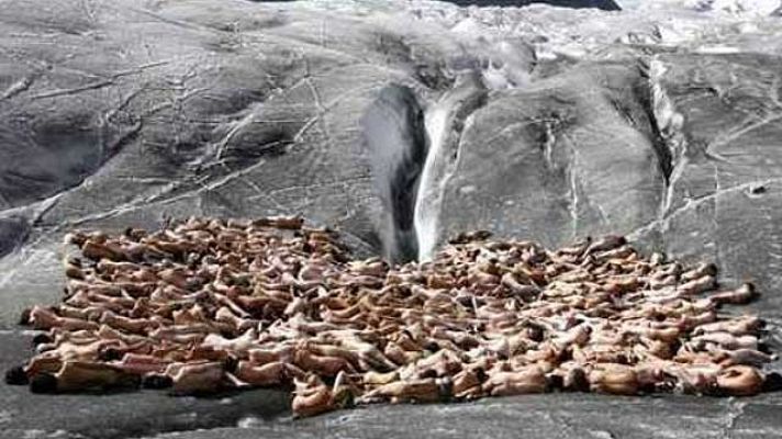 On Off - On Off: Tunick se los lleva al agua