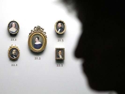 Telediario 1 - El Museo del Prado saca a la luz sus miniaturas