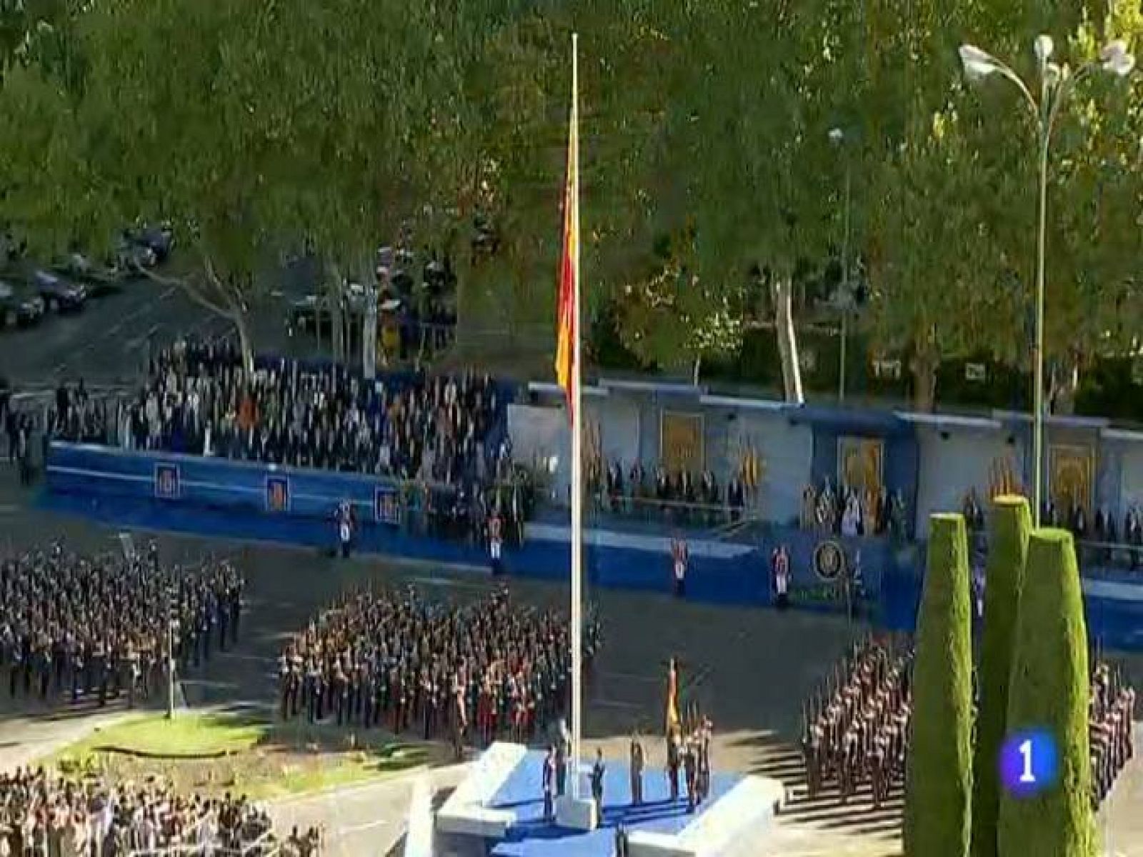 Sin programa: El homenaje a los caídos se inicia pidiendo "respeto" y silencio a los asistentes | RTVE Play