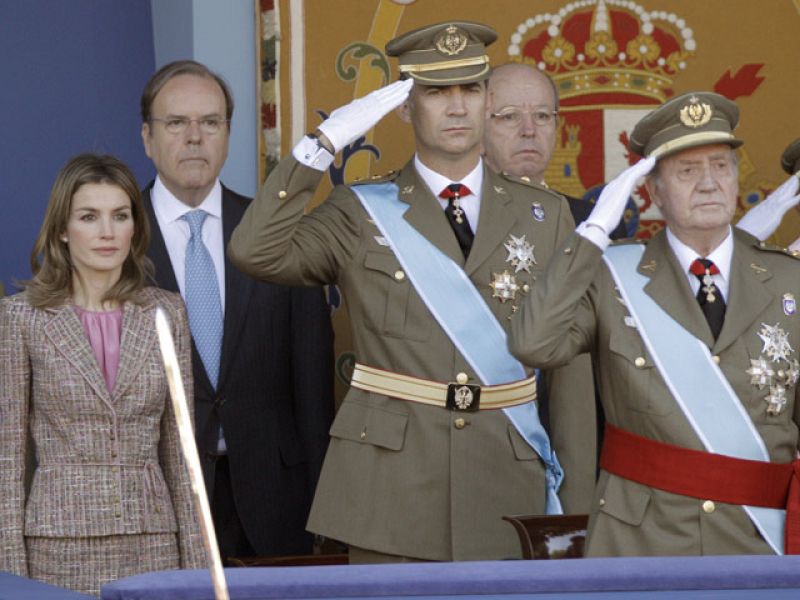  Los reyes presiden el desfile de la Fiesta Nacional