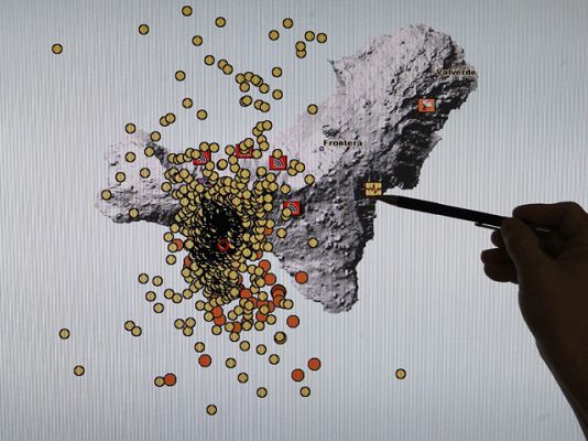 Telediario 1 - Vecinos desalojados en el Hierro